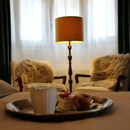 Saloon Greenhorn Apartman *